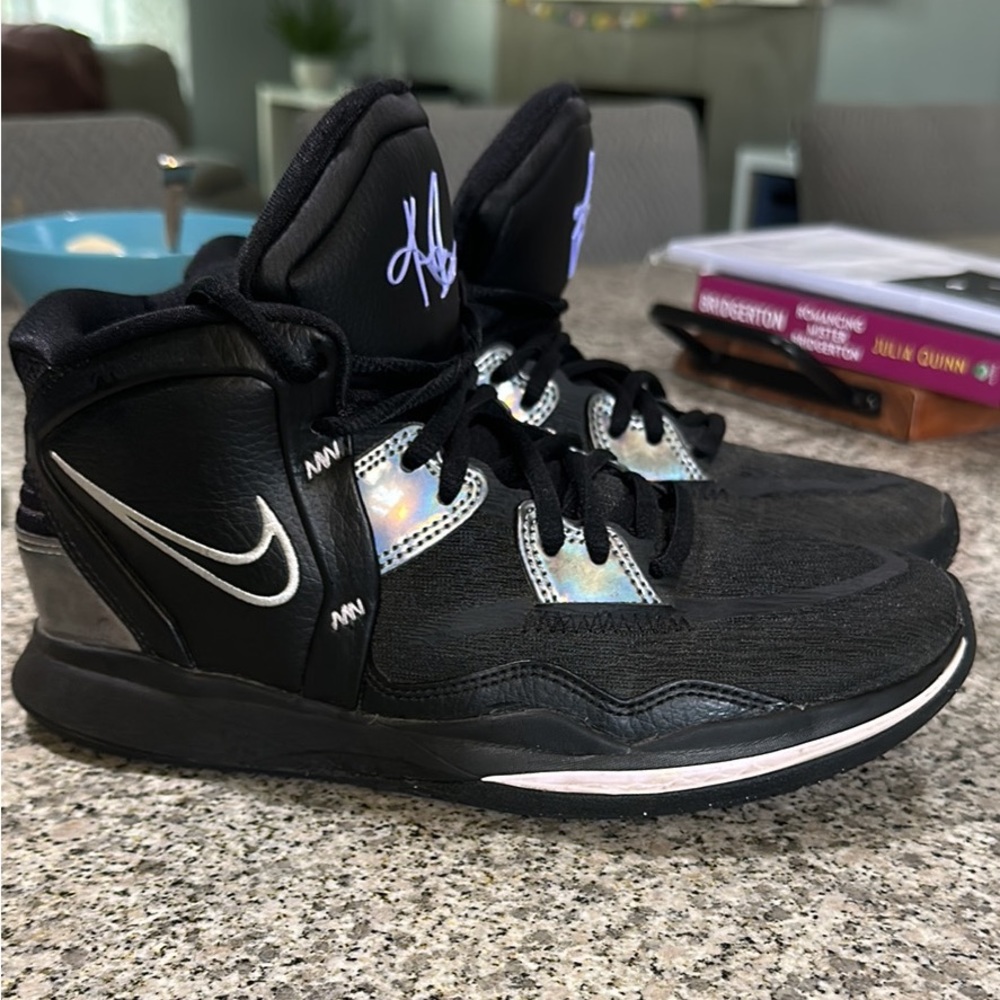 Kyrie Infinity Sneakers Size 5.5 Y.